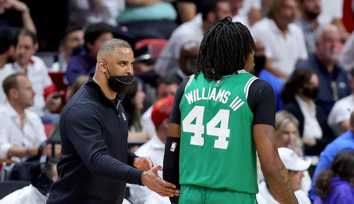 转会期荷甲焦点战，波士顿凯尔特人篮板制胜，引发热议，球队文化再被提及(詹姆斯成为波士顿凯尔特人老板)-友博官方网站